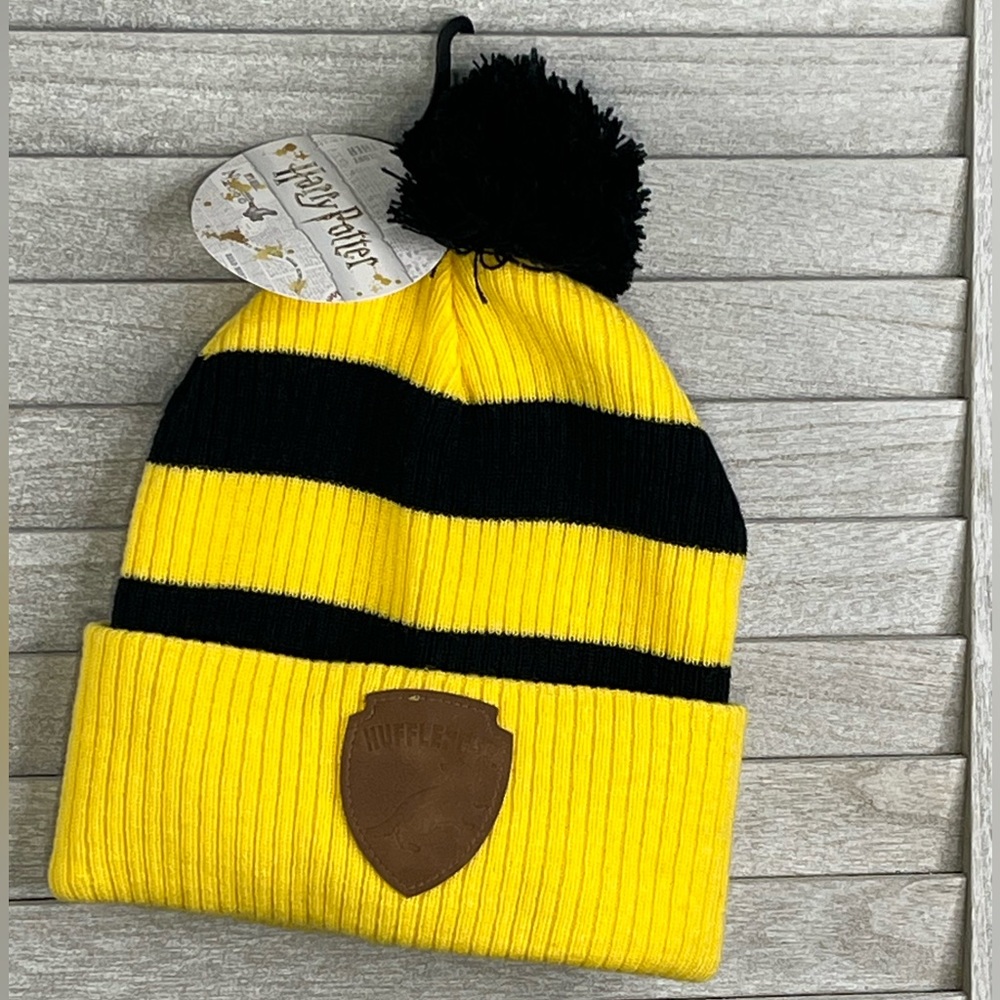 HARRY POTTER Hufflepuff Winter Hat with Pom